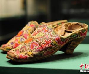 清代维吾尔族“高跟绣花鞋”亮相乌鲁木齐博物馆